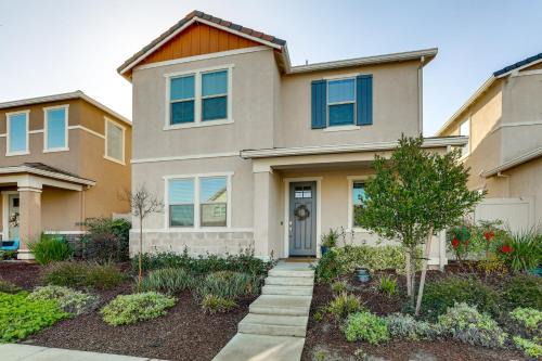 North Natomas House | 7 Mi to Dtwn Sacramento: Peaceful Gem w/Patio!