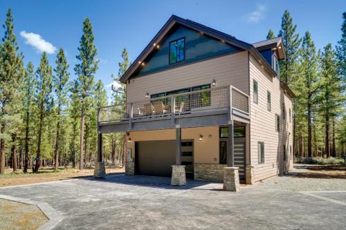 Iron Horse House | 7 Mi to Lake Davis: Family Outdoor Retreat w/Deck