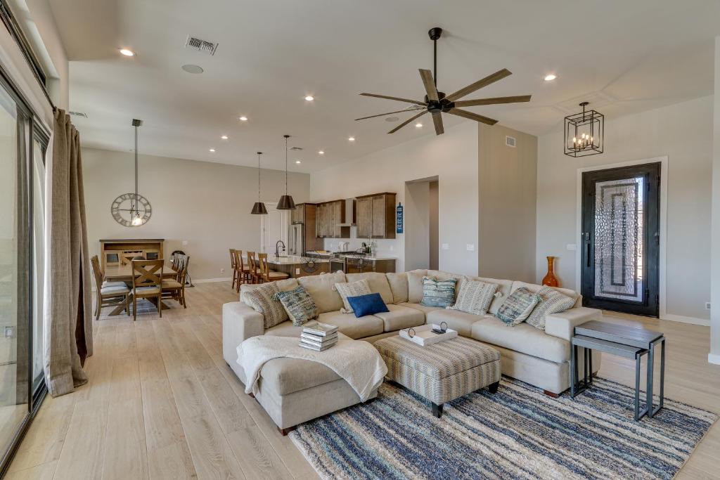 Apache Junction House | 7 Mi to Lost Dutchman: Home w/Pool + Patio!