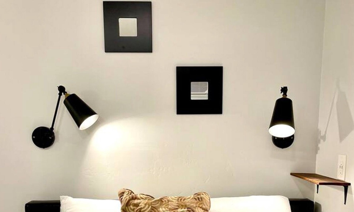 Mid-City Apartment | #7 Modern Apartment - 10min to downtown - Sleeps 4