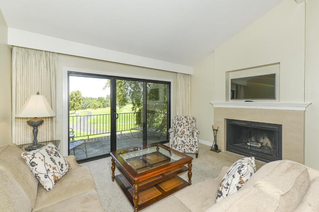 Napa Apartment | 841 Oak Creek at Silverado condo