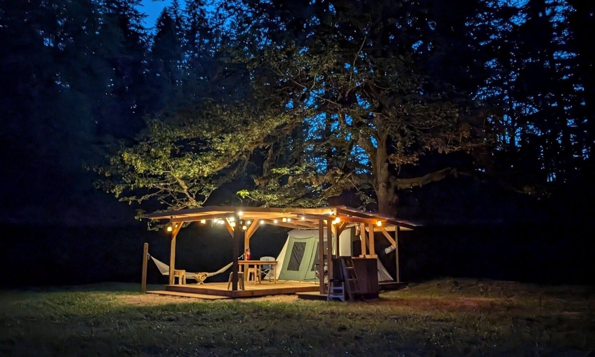 Blue River RV Rental | A beautiful pet friendly-off leash Glamping Camp