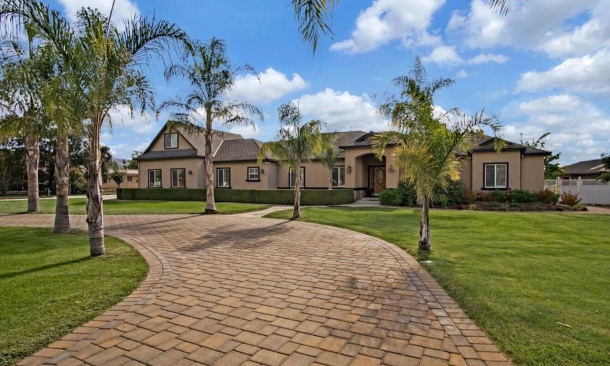 Gilroy House | A Luxury Resort Escape w/in minutes of wineries, hiking trails and attractions