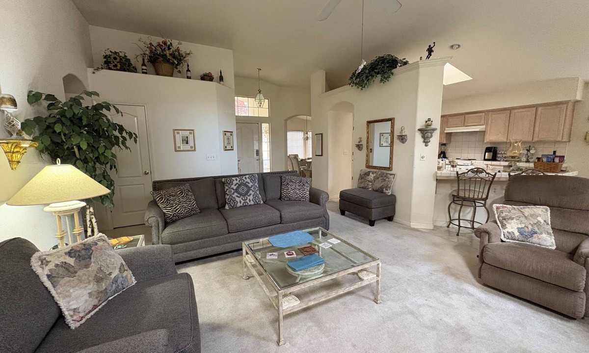 Fresno House | A Quiet, Home Away from Home!