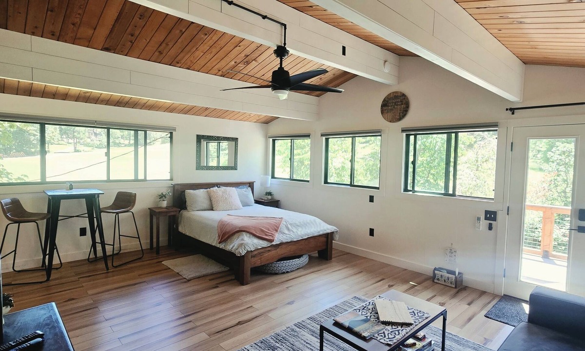 Douglas County House | A Restful Studio Near a Creek and Forest - Pets