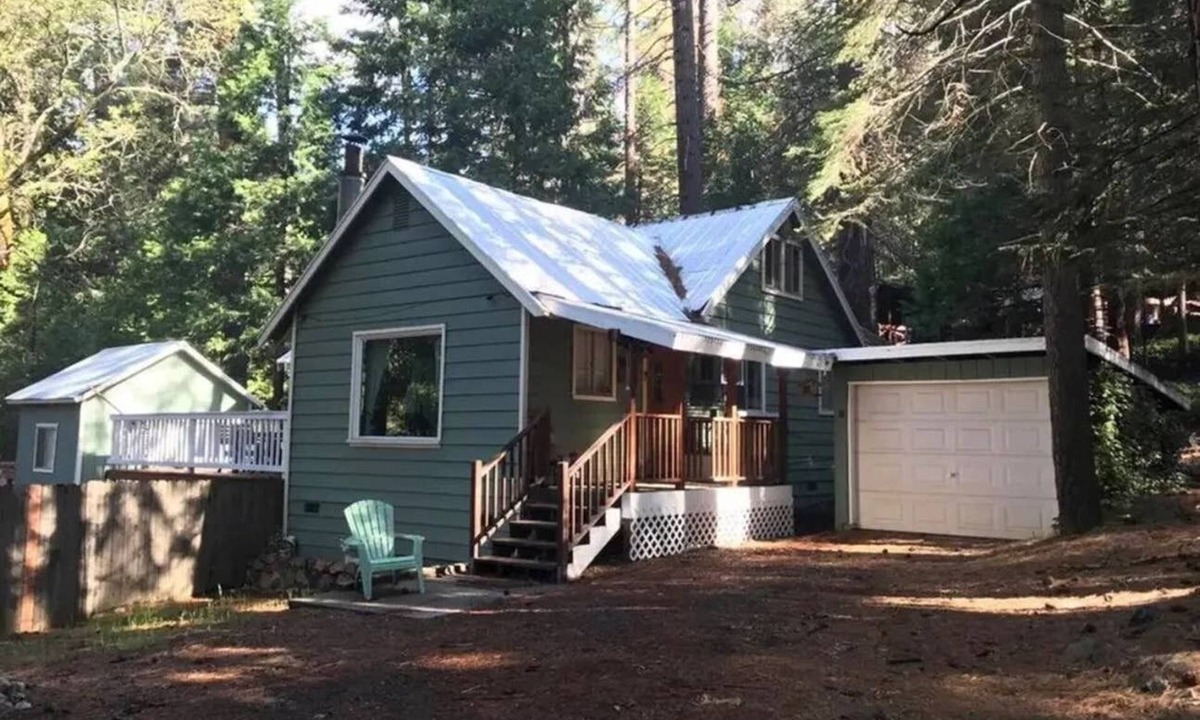 Kyburz Cabin | A Spacious Cabin just outside of South Lake Tahoe