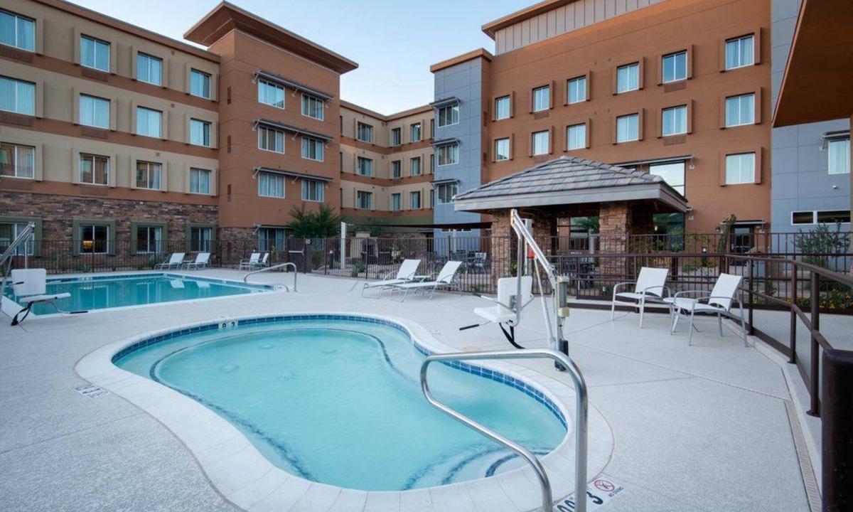 Scottsdale Apartment | Accessible King Studio w/Roll-In Shower + Pool
