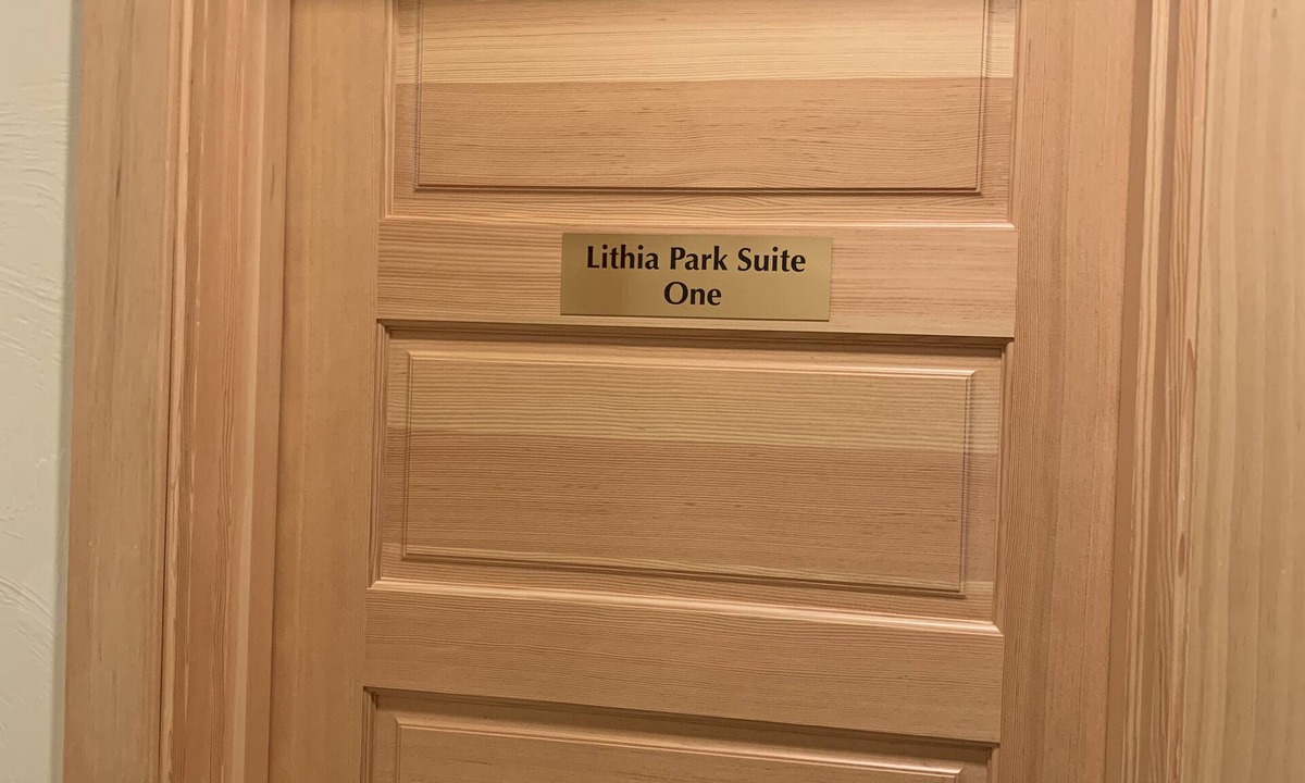 Ashland Apartment | Adjacent to Downtown Ashland and Lithia Park, Lithia Park Suite 1