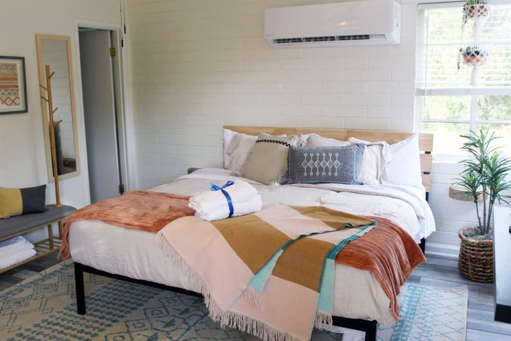 Tempe Apartment | Adorable Ground Level Boho Studio Blocks From Dwntn-C