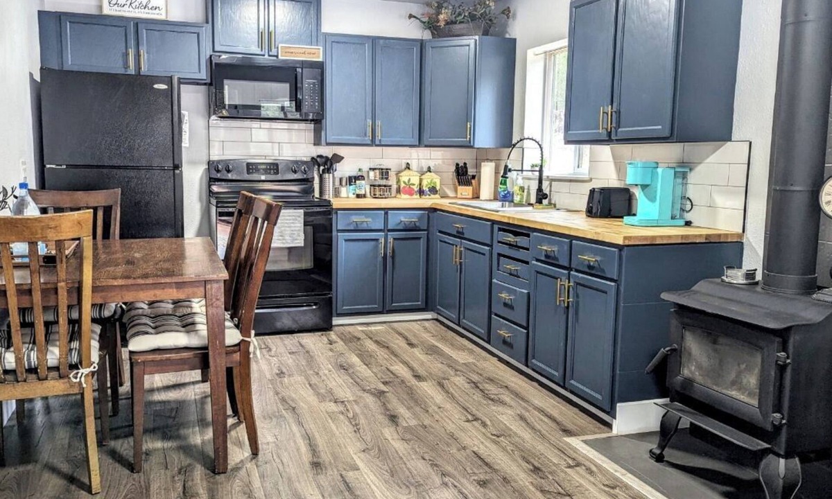 Kelseyville Cabin | Adventure Awaits: Newly Renovated Cabin Just Minutes Away from Outdoor Fun