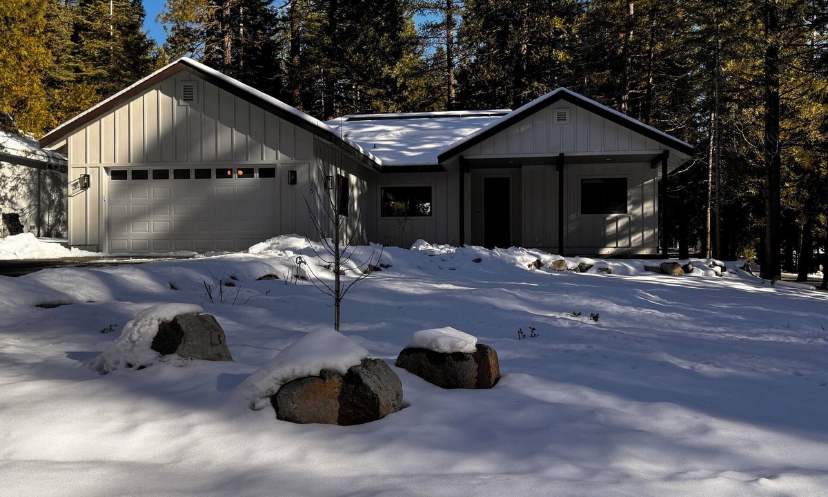 Lake Almanor West House | Adventure-Ready Lake Almanor West Cabin