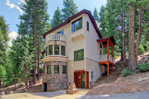 Yosemite National Park House | Ahwahnichi Lodge