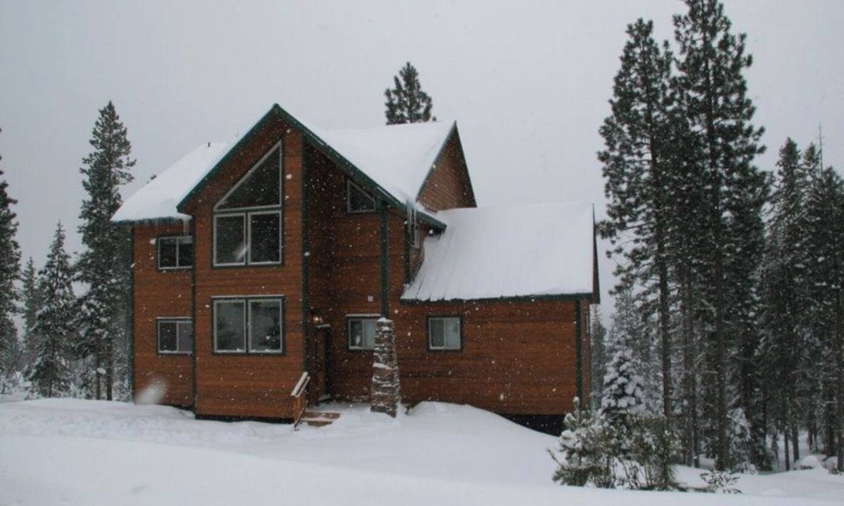 Crescent House | Amazing Mountain Retreat within 10 miles of Ski Resort, Lakes, and Streams