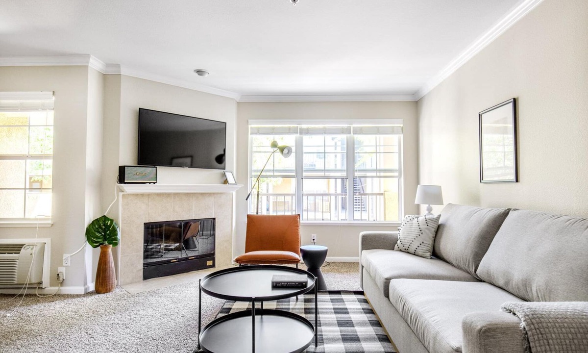 Santa Clara Apartment | Amazing Santa Clara 2BR w/W/D, Gym, Pool, walk to Safeway, by Blueground