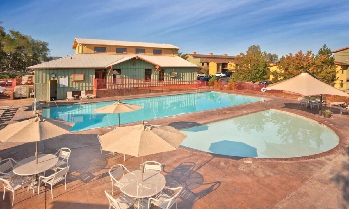 Angels Camp Resort | Angels Camp | Romantic Nature Escape | Pool + Golf