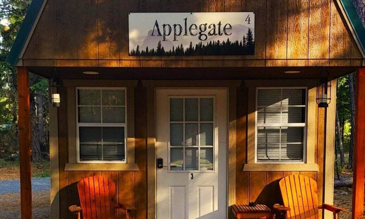 Cave Junction Cabin | Applegate Cabin 2 - Restrooms and Showers are only a short walk away.