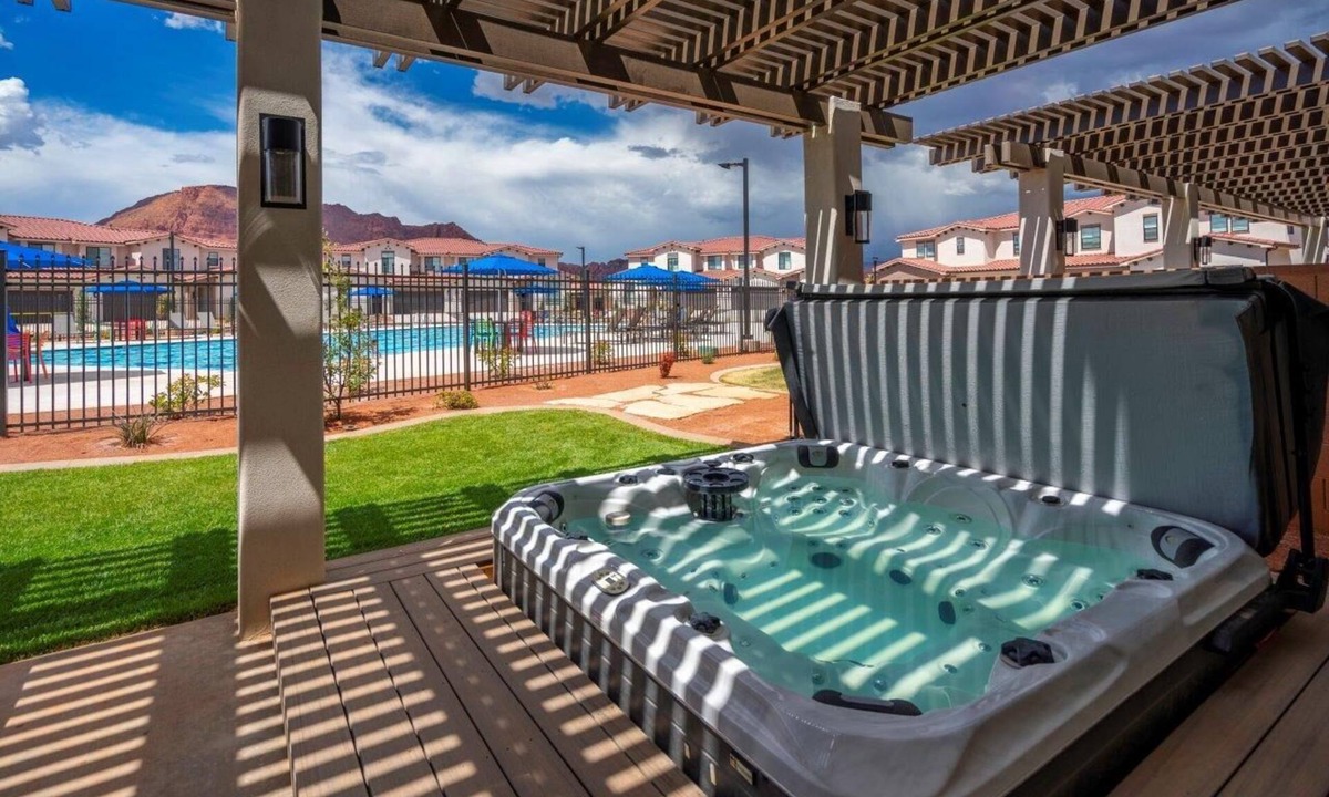 Santa Clara House | Arcadia 76 | Private Hot Tub * Dog Friendly * Pool Table * Arcade * Patio