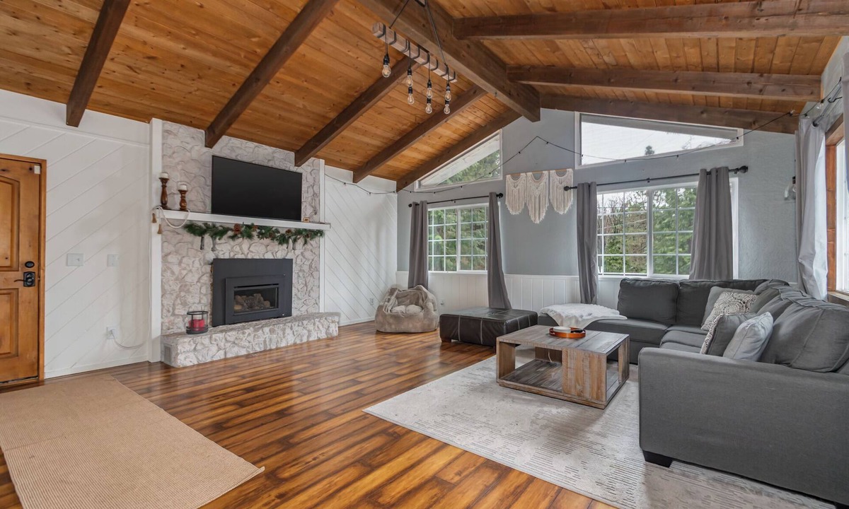 Glencoe House | Arnold Alpine Abode- Pet Friendly with Huge yard