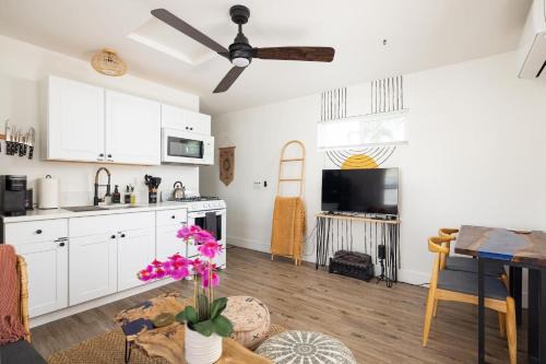 Clairemont House | Artist micro-villa with kitchen, firepit & theater