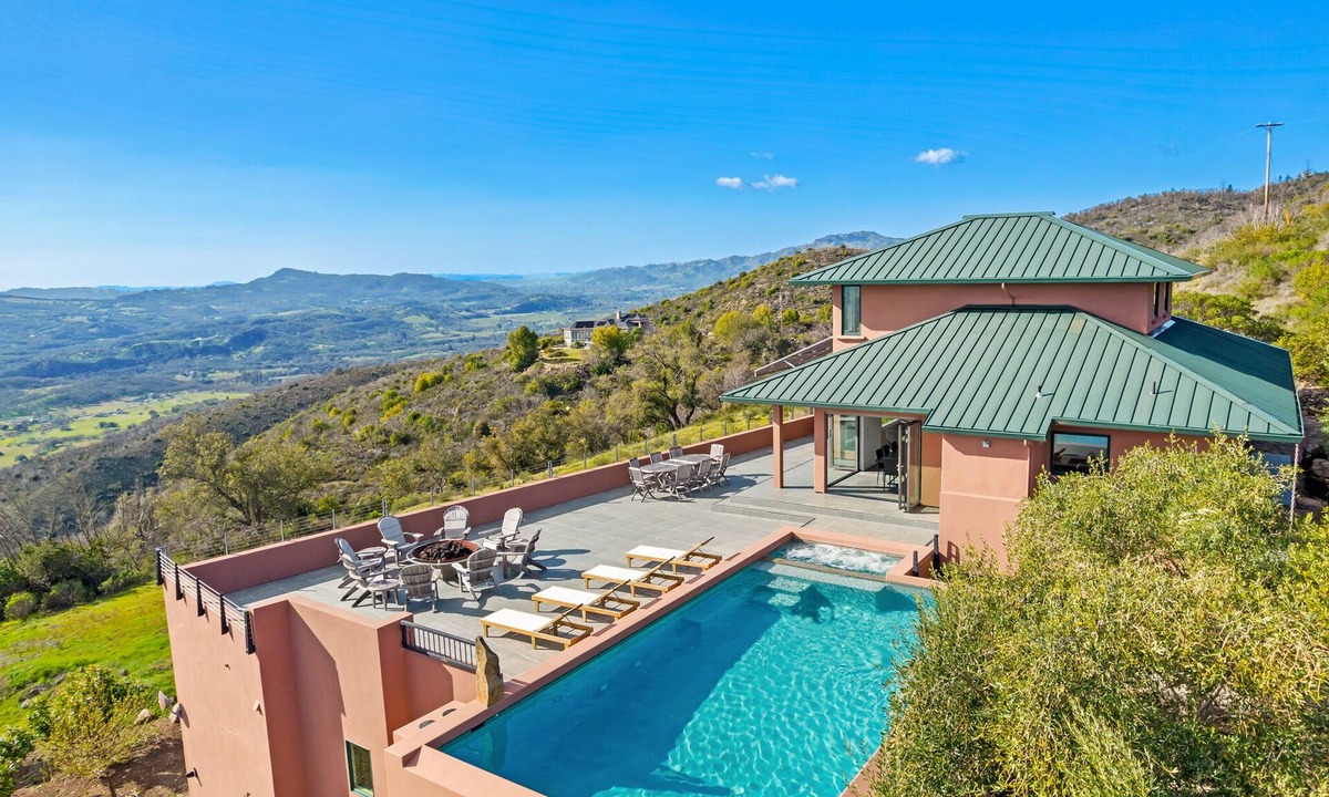 Glen Ellen House | As featured on CBS's Staycation! Luxury Retreat Overlooking Sonoma Valley