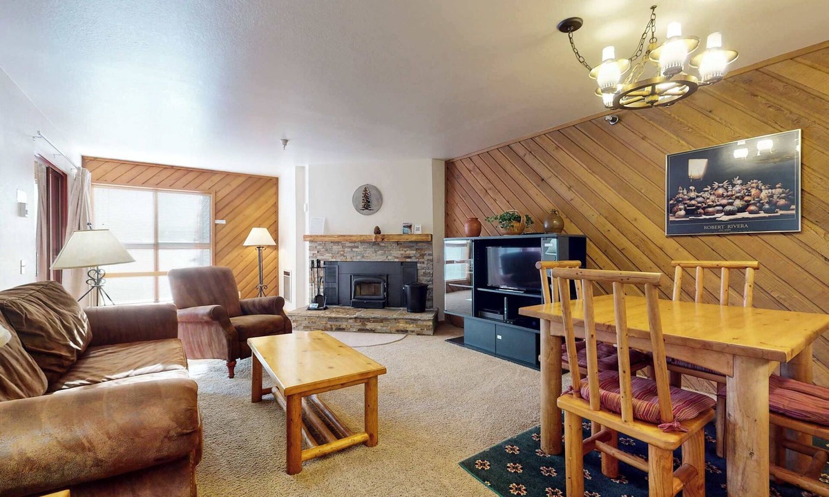 Mammoth Lakes Condo | Aspen Creek Shared Amenities | Near Hiking!