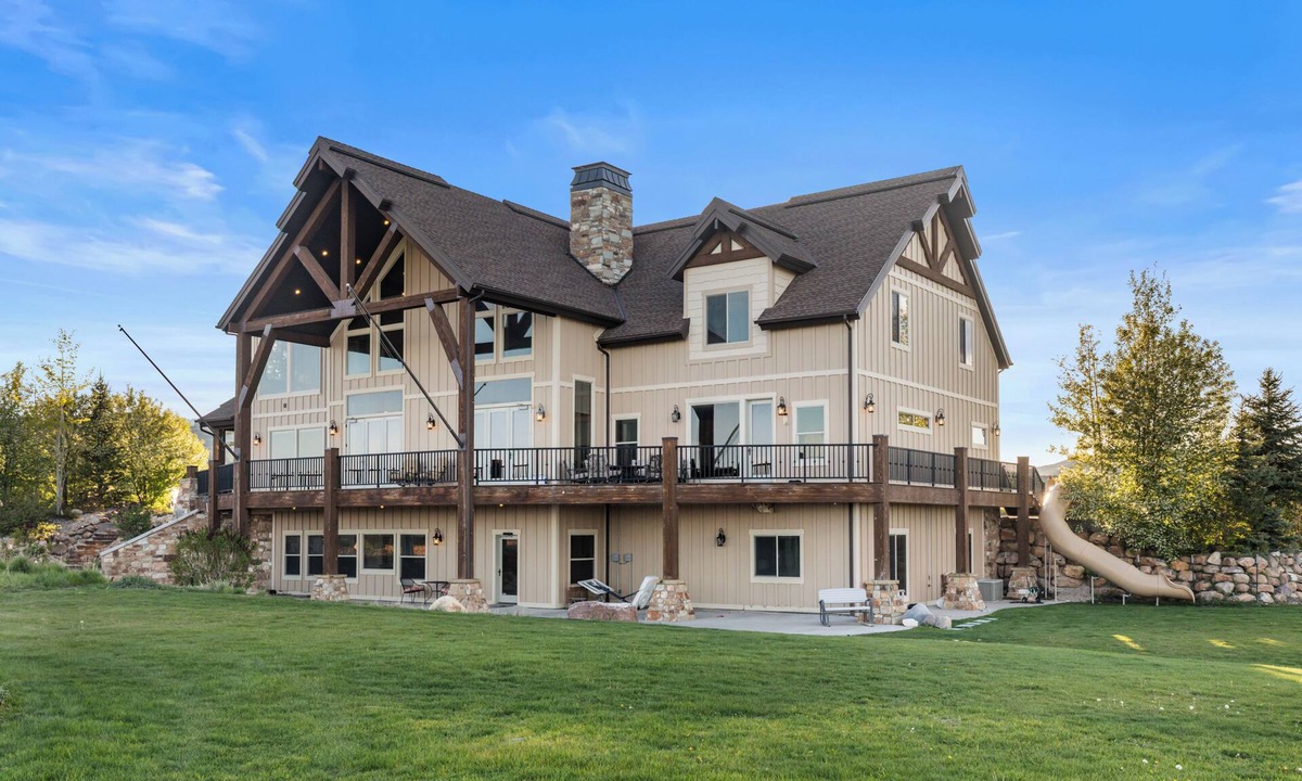 Dingle Cabin | Averon Lodge – Luxury Estate at Bear Lake (Sleeps 80)