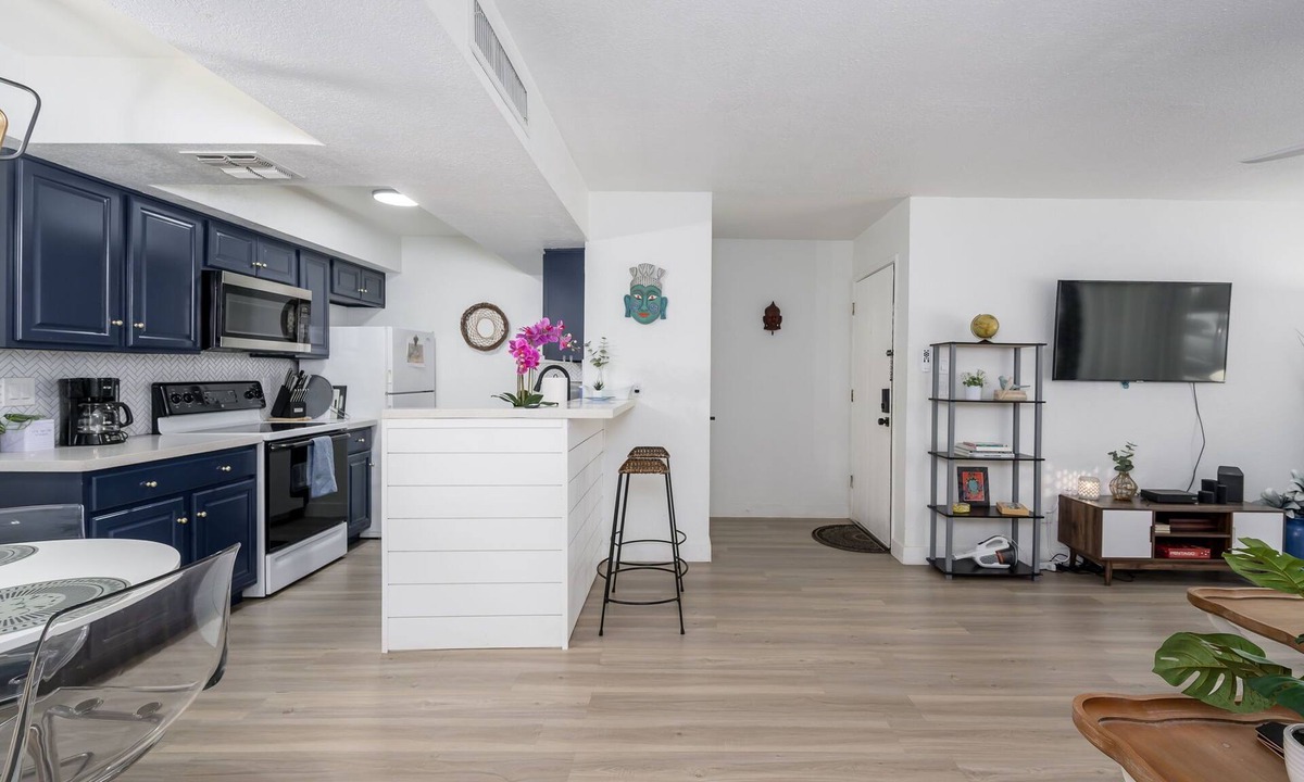 Paradise Valley Village Condo | Awesome 1st Floor Condo - Amazeballs Paradise Valley Village Neighborhood !