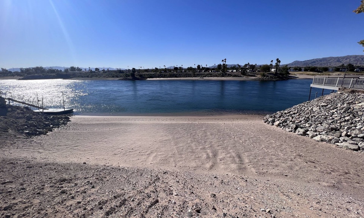Mohave Valley House | Back House River front lot with Beach and Launch