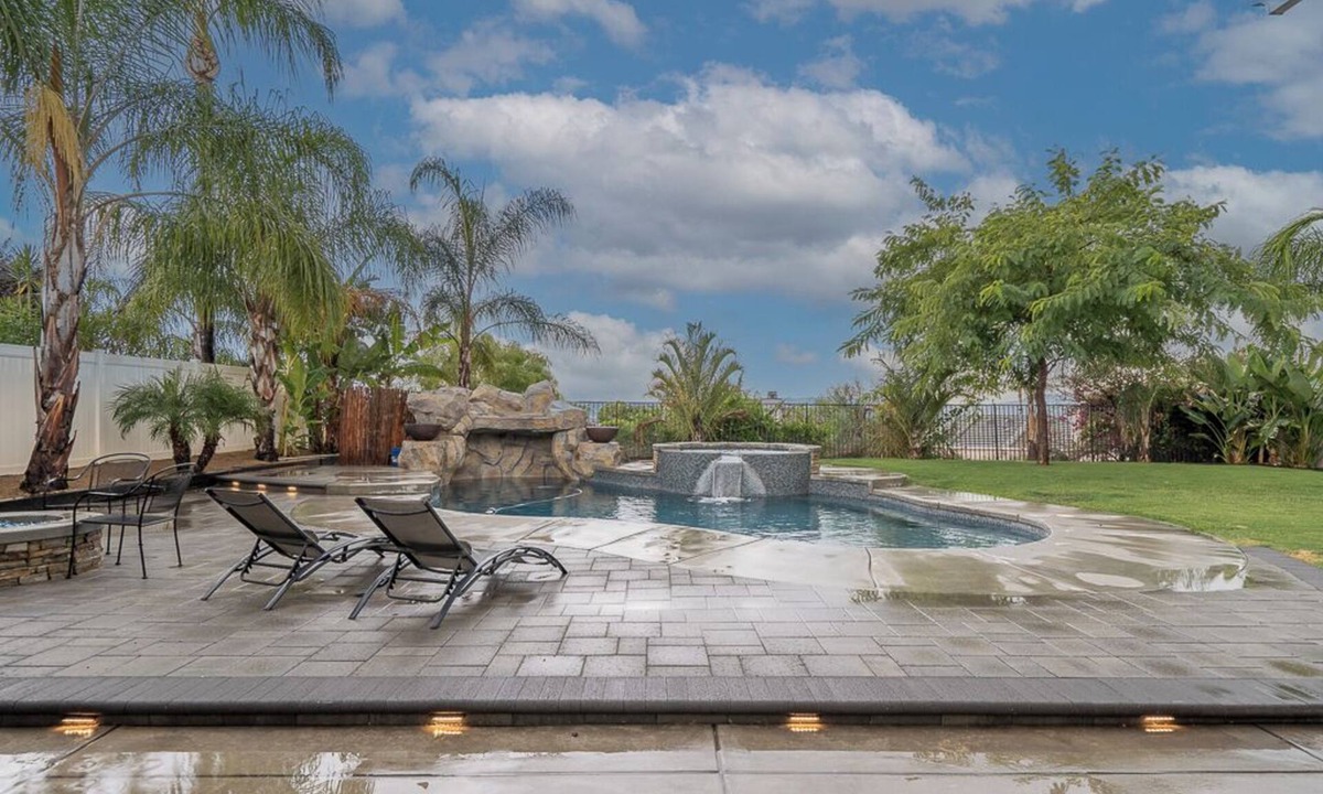 Highland House | Backyard Paradise – Pool, Firepit & Outdoor Dining