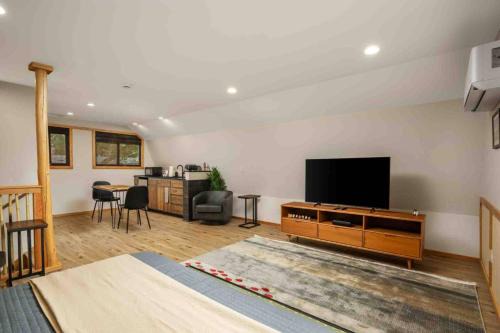 Oak Grove House | Bamboo Haven