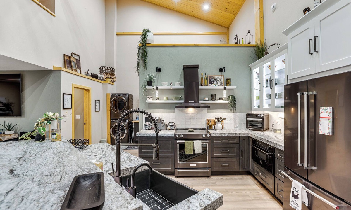Three Rivers House | Barndo on 5 Acres Near Sunriver/Deschutes River