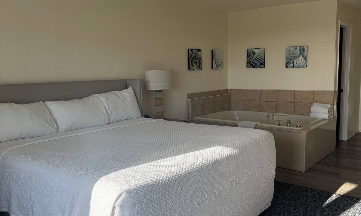 Crescent City Hotel | Bayview Inn