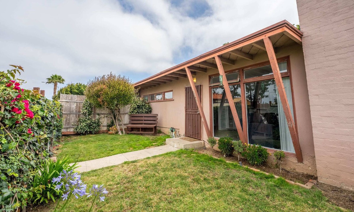 Beach Barber Tract Apartment | Beach Cottage 2 Bedrooms above Marine Street!