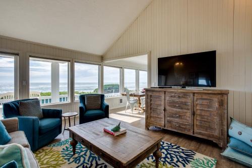 Waldport House | Beach Front Panoramic Vistas! Alicia by the Sea