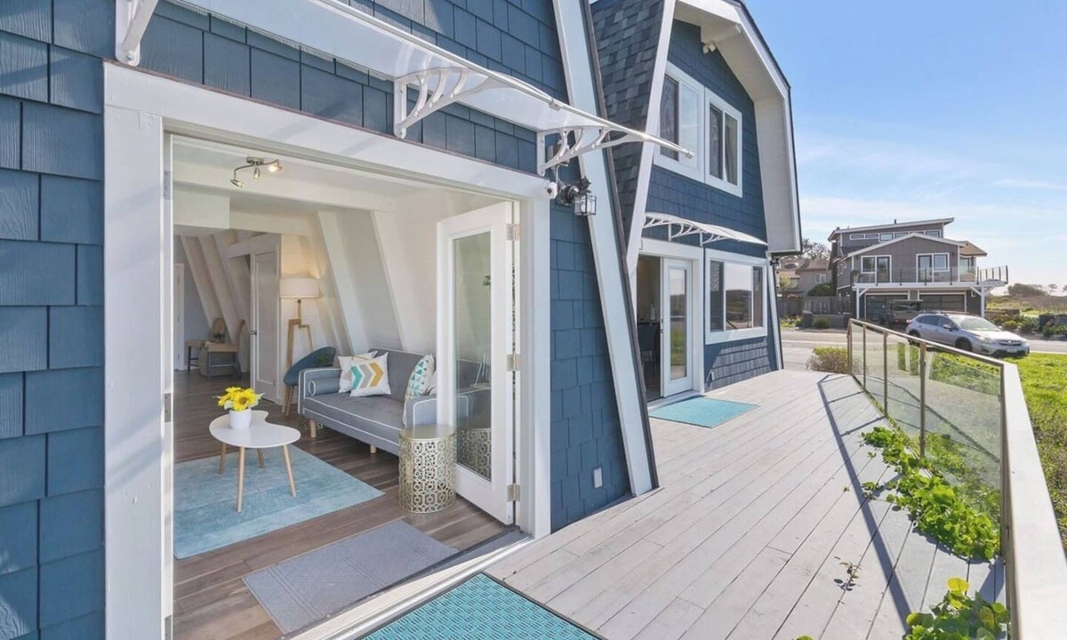 Half Moon Bay House | Beachview Holiday Family Retreat | Steps to Sand