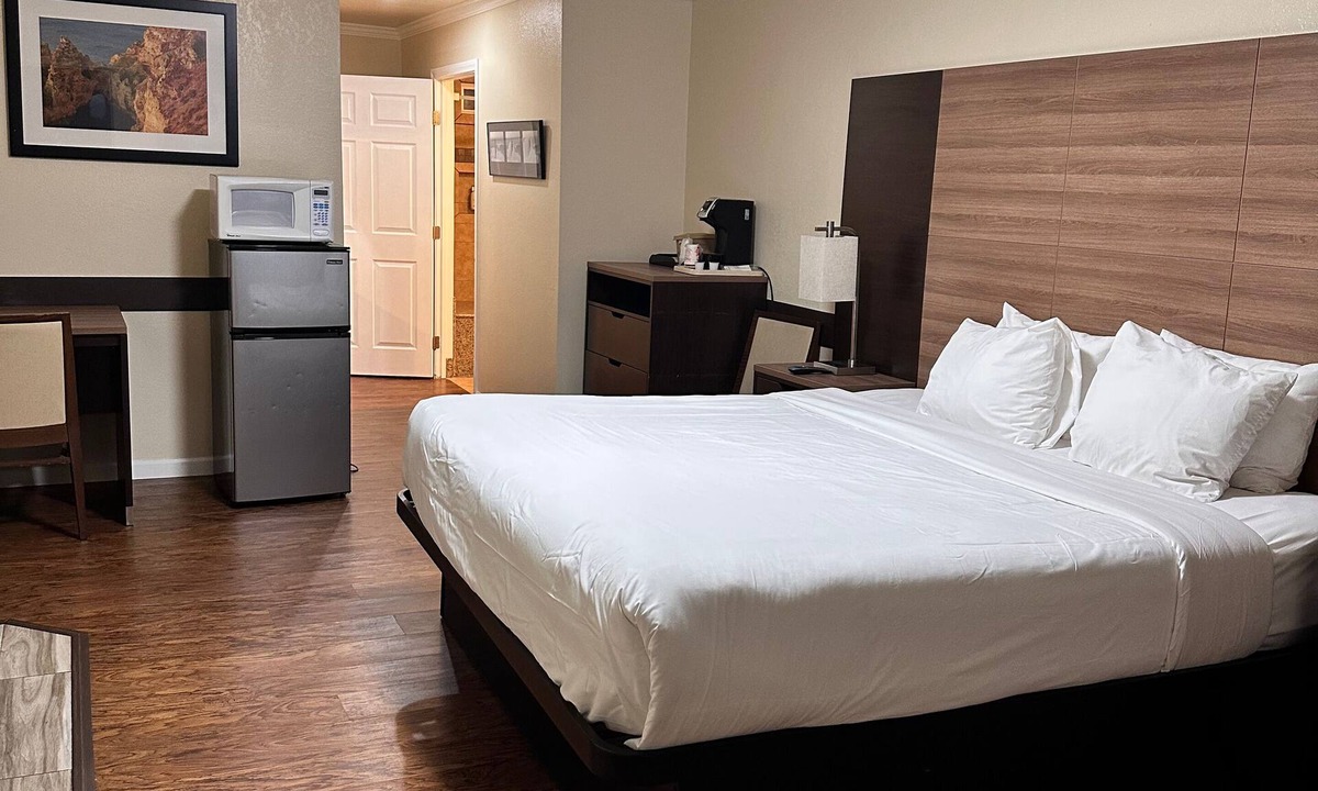Cayucos Hotel | Beachwalker Inn and Suites