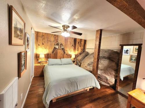 West Village House | Bear Cave- Pet Friendly Suite in Shaver Lake