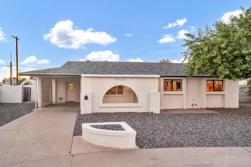 New Papago Parkway House | Beatrice Mini-Resort Scottsdale