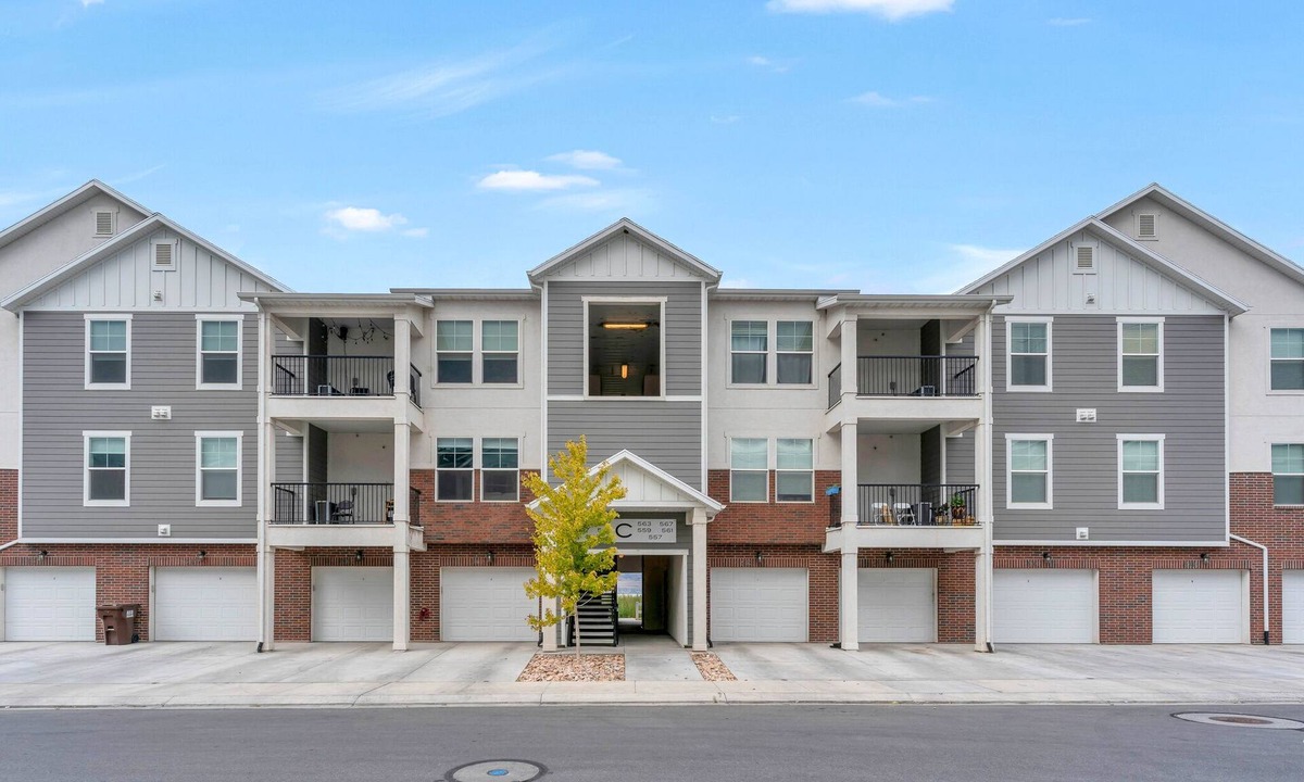 Vineyard Condo | Beautiful 3 bed 2 bath, Lakeside Condo