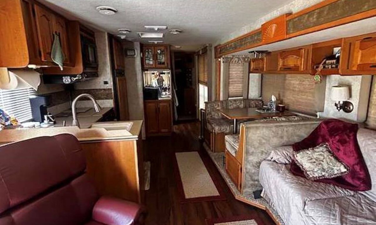Dewey-Humboldt RV Rental | Beautiful 35' RV escape with scenic views, BBQ, fireplace, pet friendly