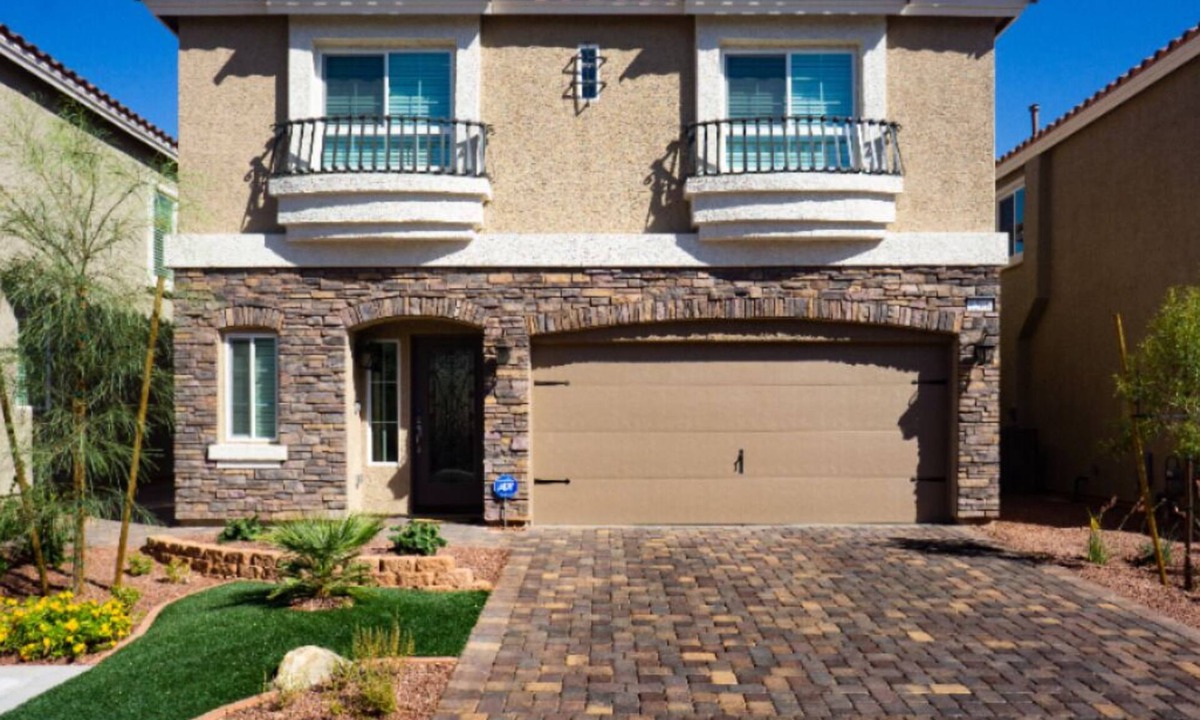 Enterprise House | Beautiful 4 bd/2.5 bath home. 5 min from the Strip, Allegiant Stadium & Airport.