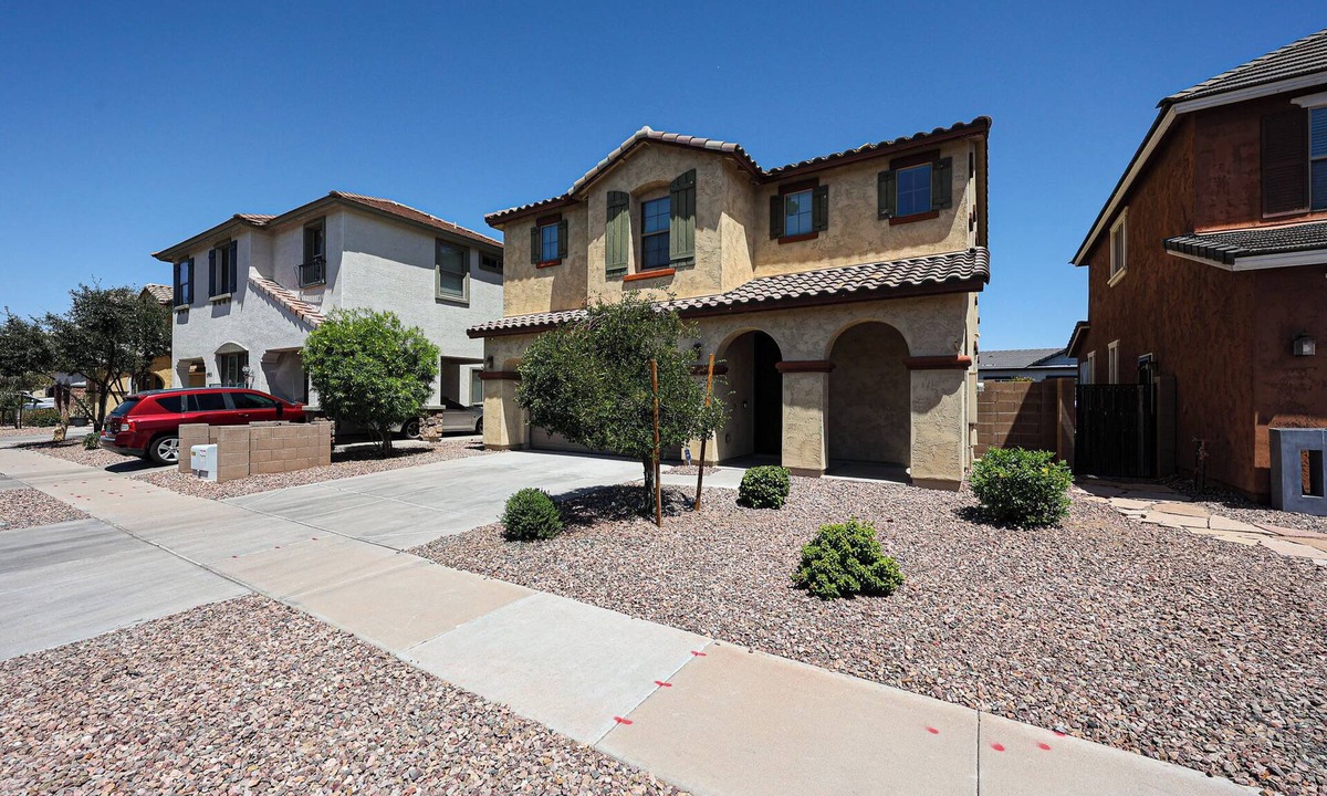 Rovey Farm Estates House | Beautiful 4-bedroom house with AC in charming Glendale