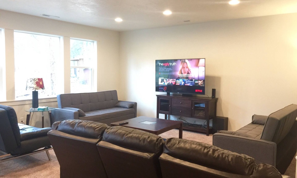 Deschutes River Woods House | Beautiful 6 bedroom, 3 bathroom house custom built for vacation rental.