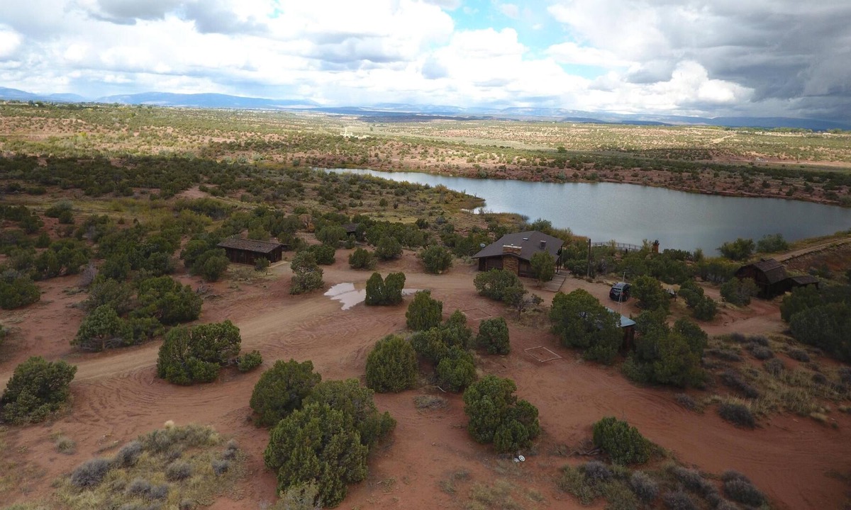 Duchesne County Cabin | Beautiful Eagle Lodge at Six Lakes Resort and Fishing Preserve