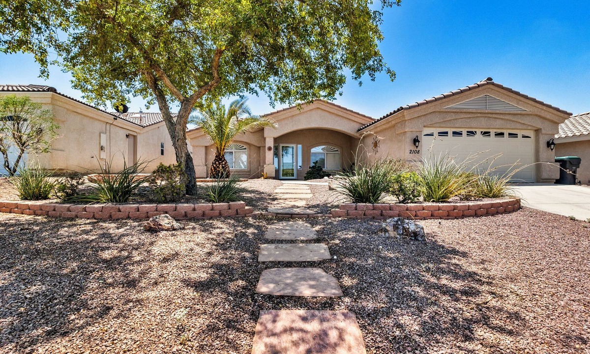 Fort Mohave House | Beautiful home located on the golf course.