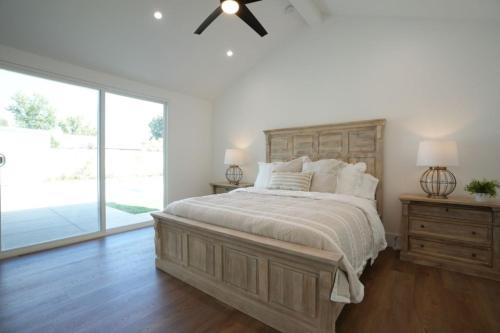 Orange House | Beautiful Home with 4 bedroom, 2 bathrooms-full amenities