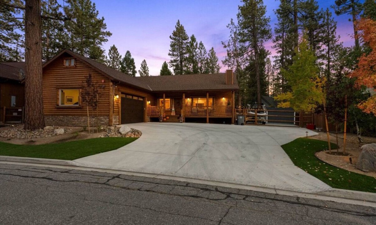 Eagle Mountain Estates House | Beautiful Log Style Home in Eagle Mountain Estates, Big Bear Lake.