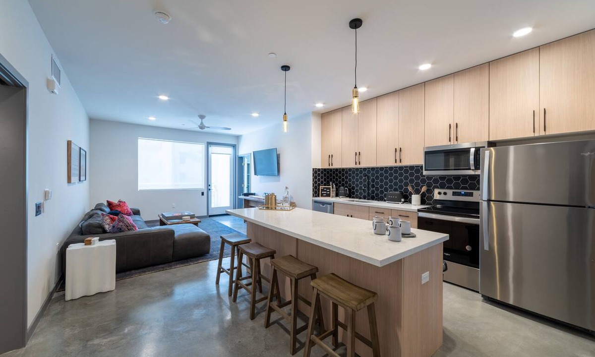 Vista Apartment | Beautiful Modern 2-Bed in DT Vista!