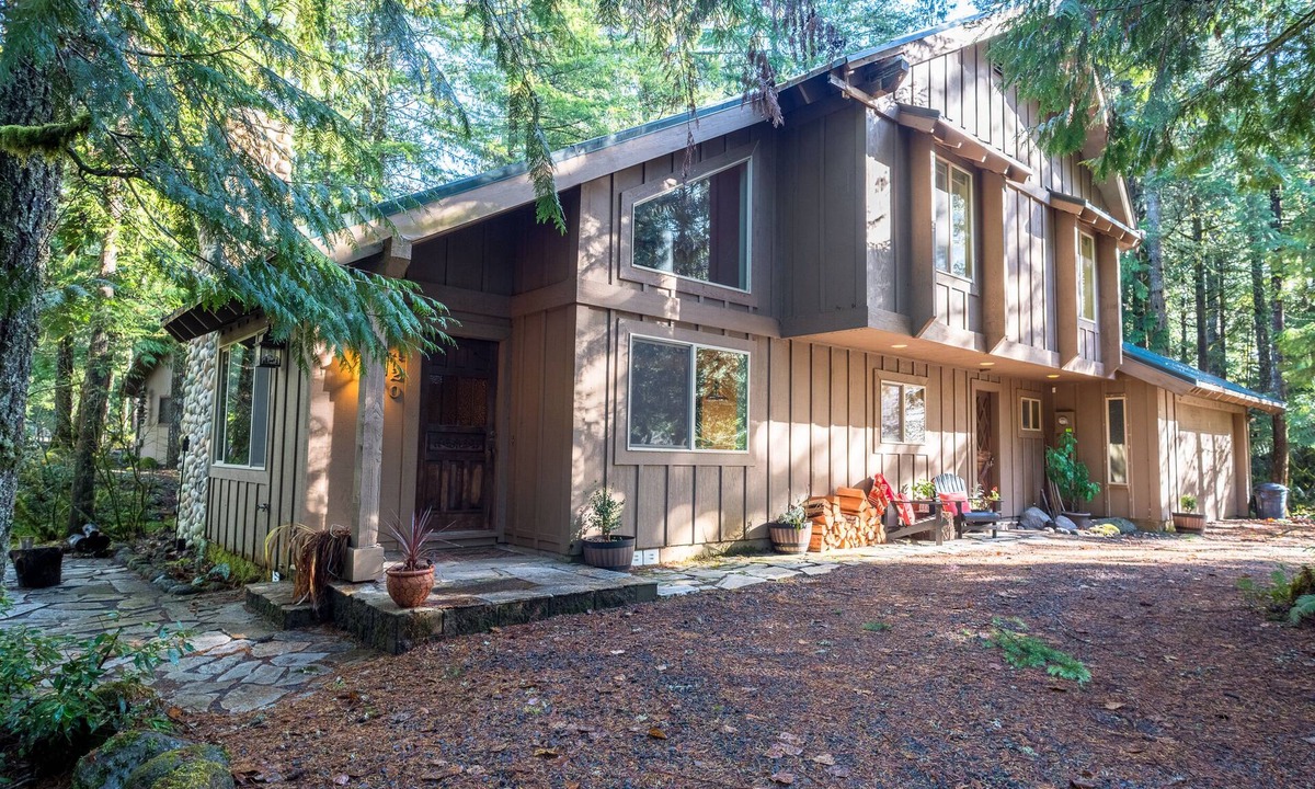 Rhododendron Cabin | Beautiful mountain cabin, close to the river!