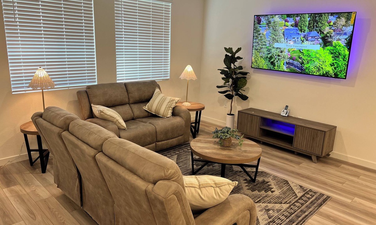 Elk Grove House | Beautiful New Home in Elk Grove - Cool Getaway